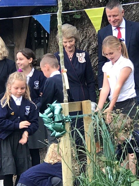 Image of lady Arran planting tree with schoolchildren