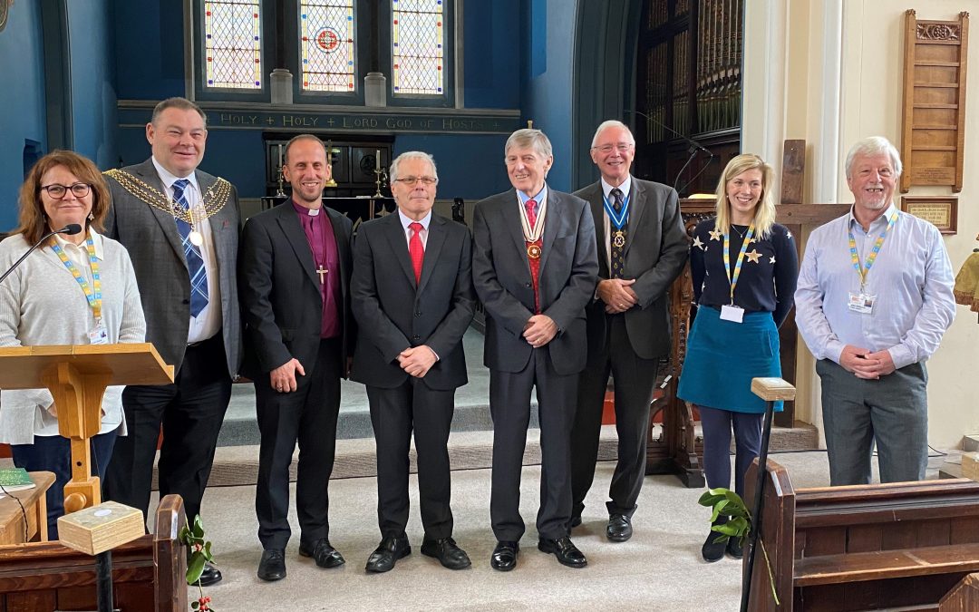 Deputy Lieutenant Steve Pearce QPM Attends Dementia Friendly Christmas Carol Service